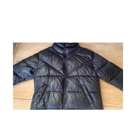⬇️PRICE DROP⬇️ Black Puffer Jacket - Picture 2 of 2